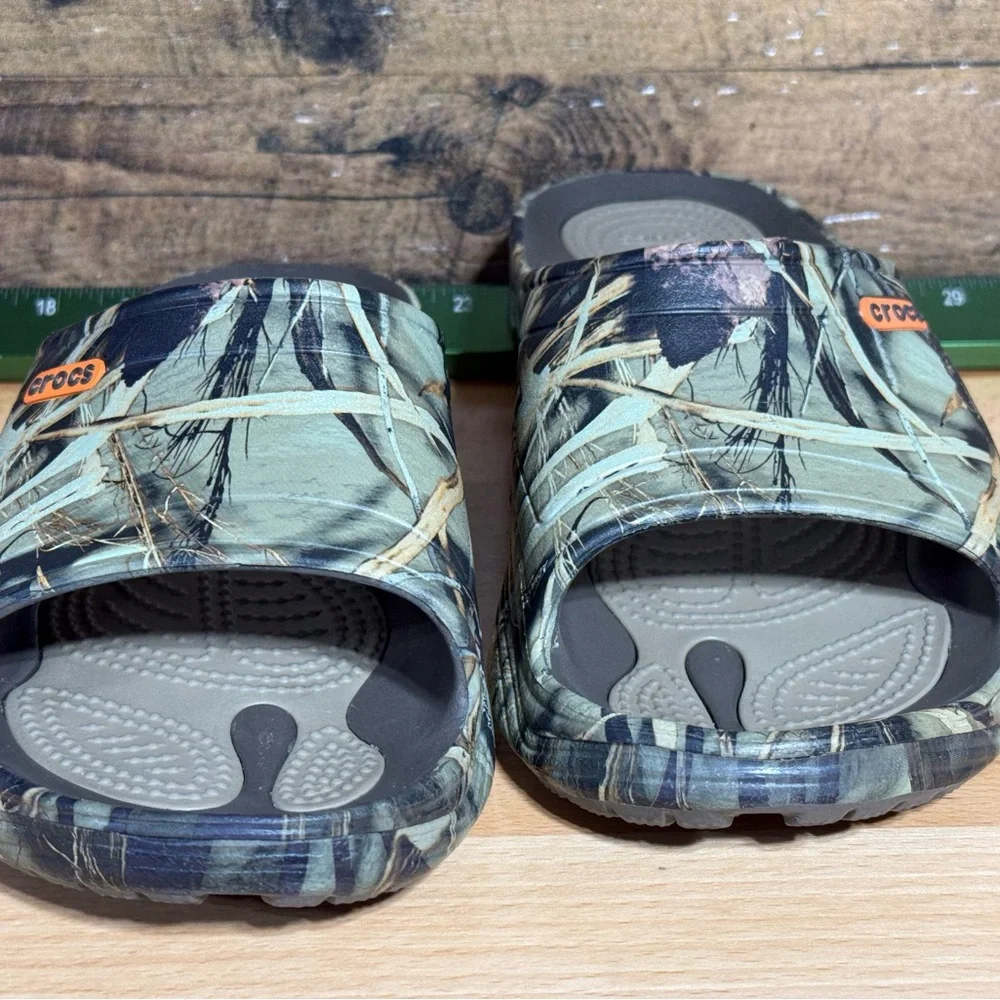NEW- CROCS Men's Green Camouflage Sandals m9 w11 unisex